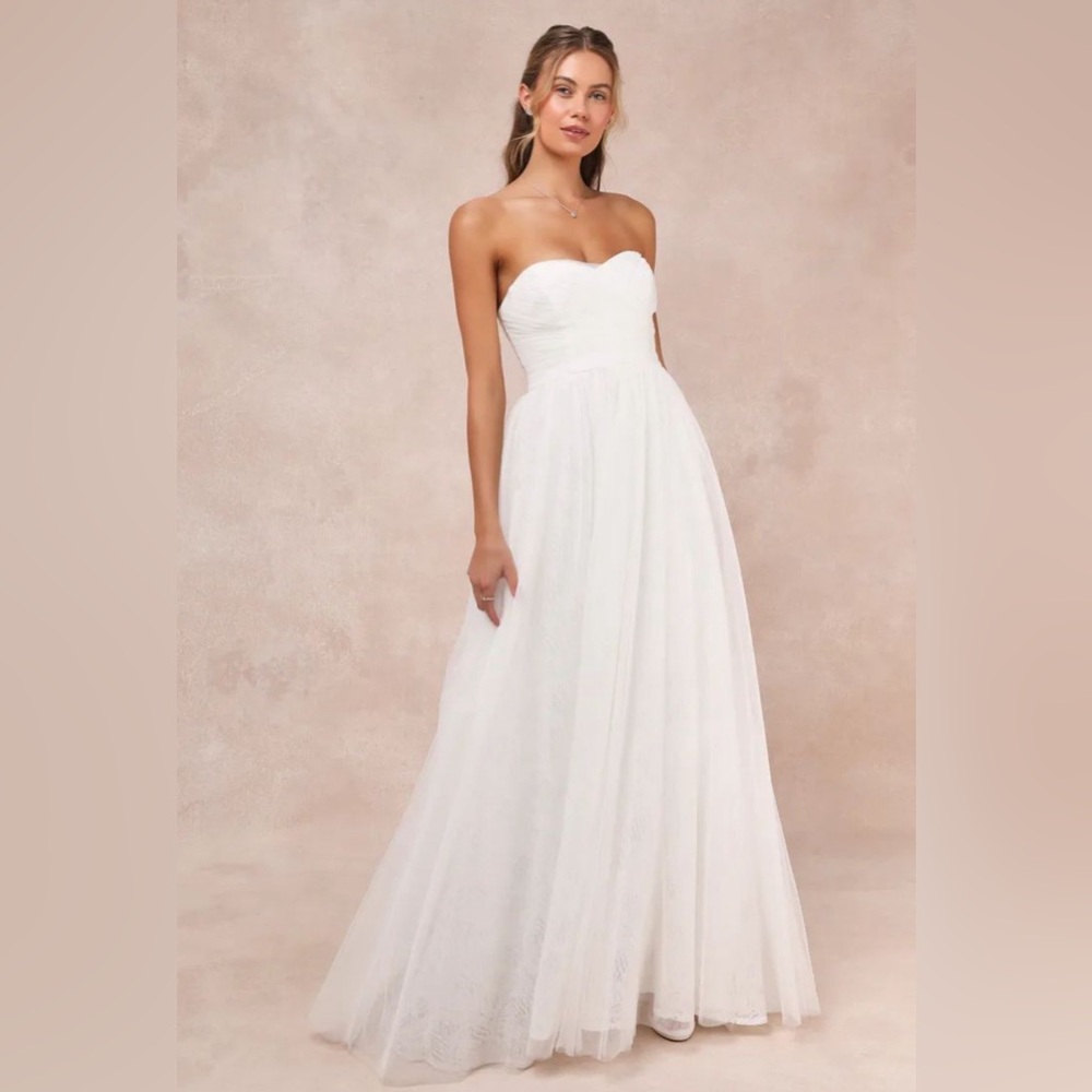 Lulus size large wedding gown brand new no tags